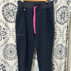 FIGS Zamora jogger in night sky